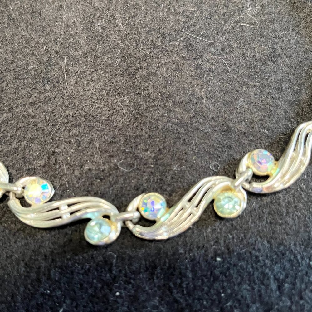 Vintage ‘Choker Style’ Silver Tone Necklace & Earrings w/Blue ‘Confetti’ Crystal - Picture 5 of 10